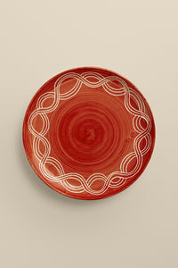 Dinner plate with braided patterns